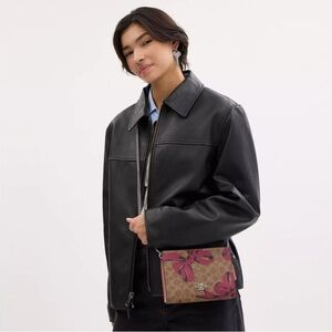 🎀NWT~COACH Slim Crossbody Bag In Signature Canvas With Bow Print🎀